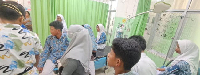 Siswa menjalani perawatan di rumah sakit. [Istimewa]